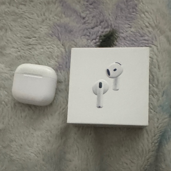 Empty AirPod 4 noise cancellation case
